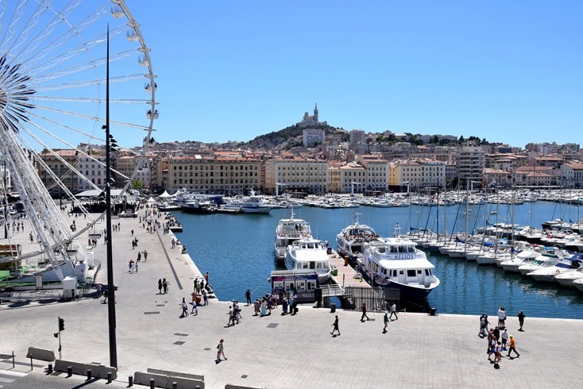 À Marseille, devant le Cercle Littéraire d’Elisabeth&nbsp;Darleguy